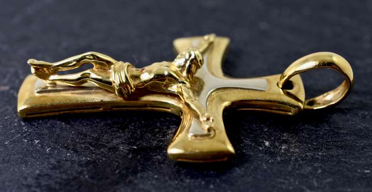 Impressive 18K Crucifix by Chimento