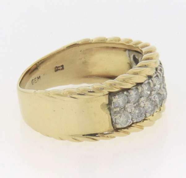 Dazzling Yellow Gold 1cts Diamond Wedding Band
