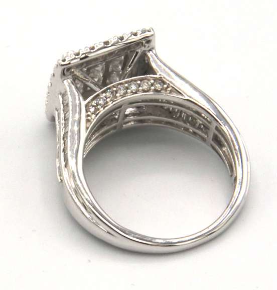 Masterpiece White Gold Diamond Ring