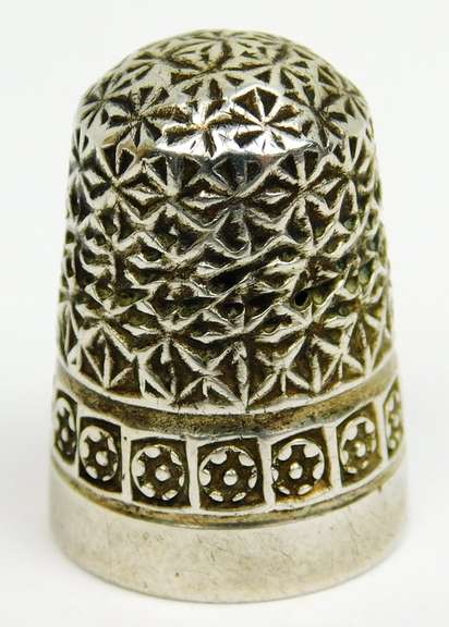 Very Fine Antique English Sterling Silver Thimble