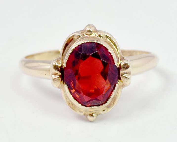 Vintage Garnet Ring in Yellow Gold