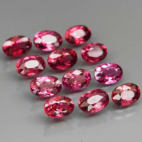 Amazing 8.22ct oval cut violet pink Garnet set