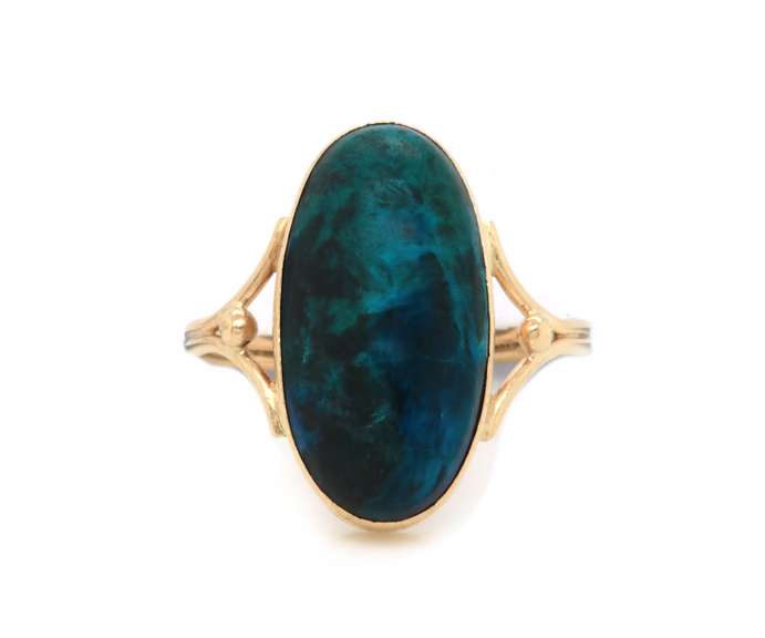 Gorgeous Oval Green Stone Yellow Gold Ring