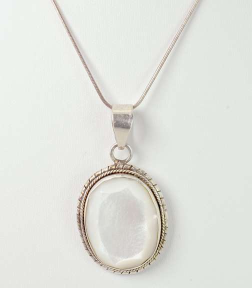 Captivating Mother of Pearl Pendant Necklace