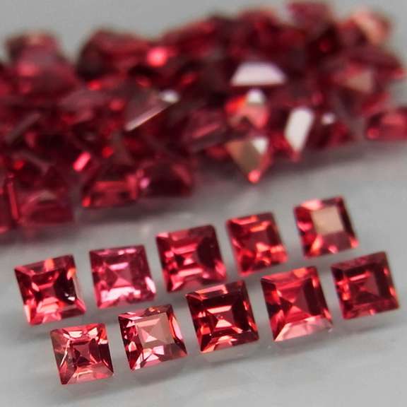 Ideal 5.03ct princess cut top red violet Garnet set