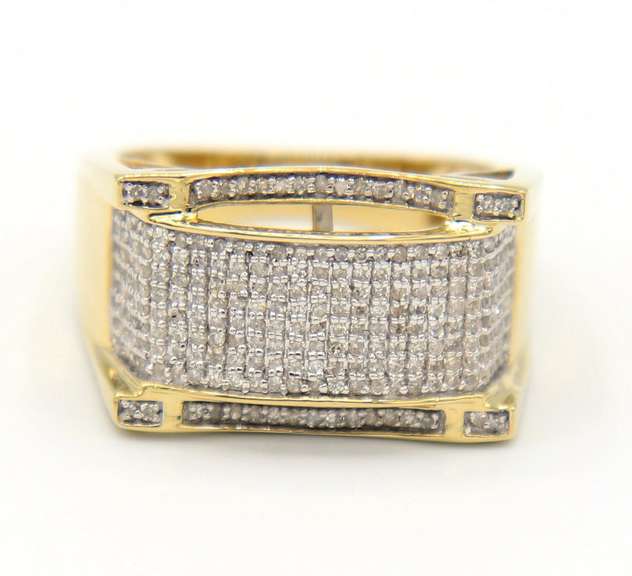 Wonderful Diamond Ring in Yellow Gold