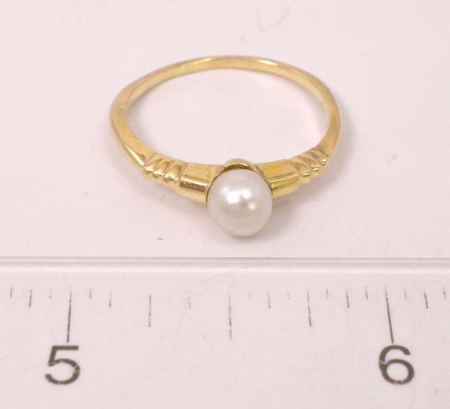 Lush Pearl Set in 14k Gold Textured Ring