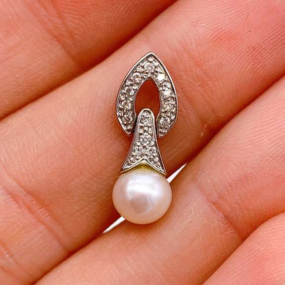 14kt Gold, Pearl, & Diamond Pendant
