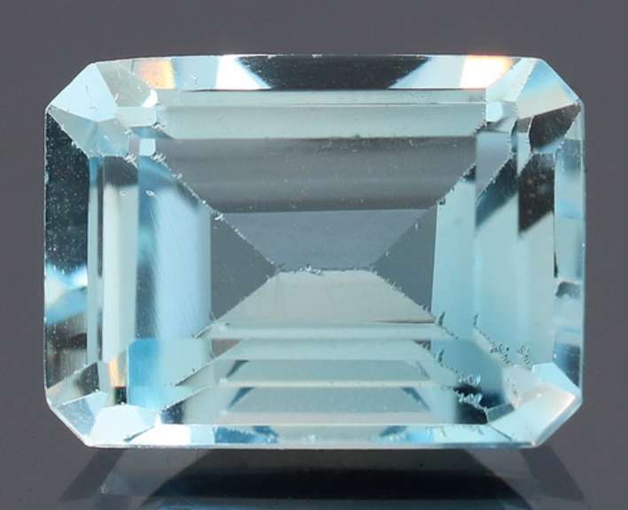 Beautiful 6ct emerald cut Topaz