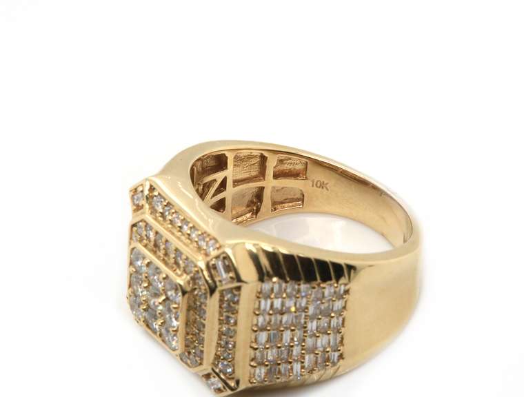 Elegant 10kt Yellow Gold Diamond Ring
