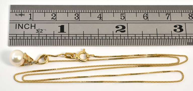 Feminine Pearl Pendant on Necklace