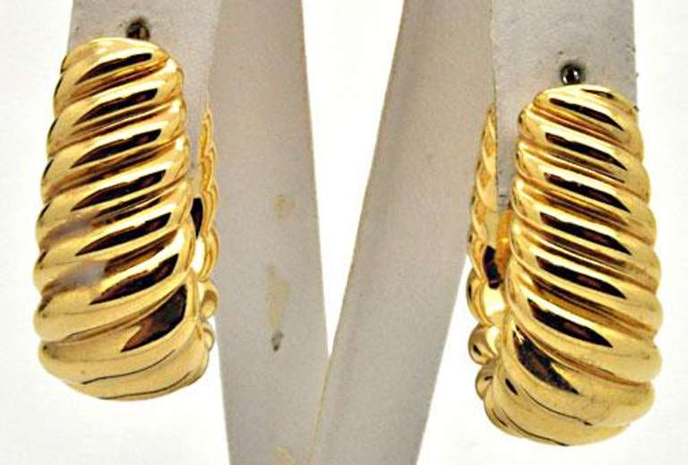 LADIES 14 KT YELLOW GOLD WAVE DESIGN LOOP EARINGS.