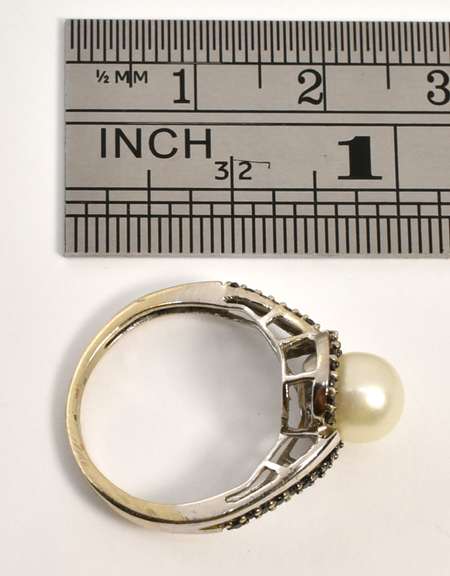 Sweet Pearl & Black Diamond Ring