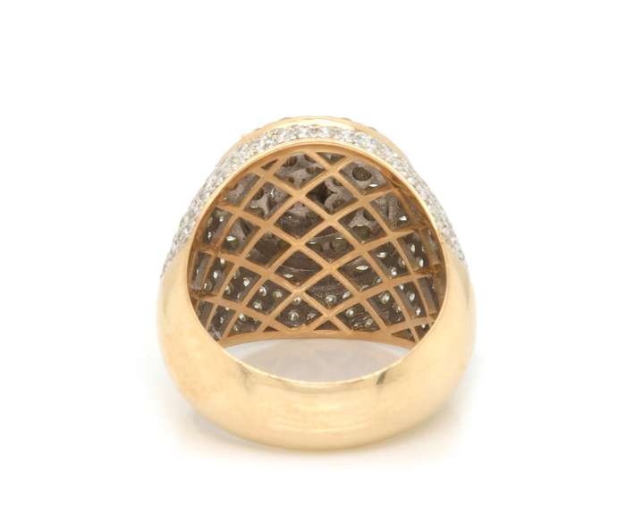 Exceptional Round Diamond Cluster Ring in 10kt Yellow Gold