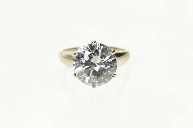 10K White Gold Round Solitaire Classic Travel Engagement Ring