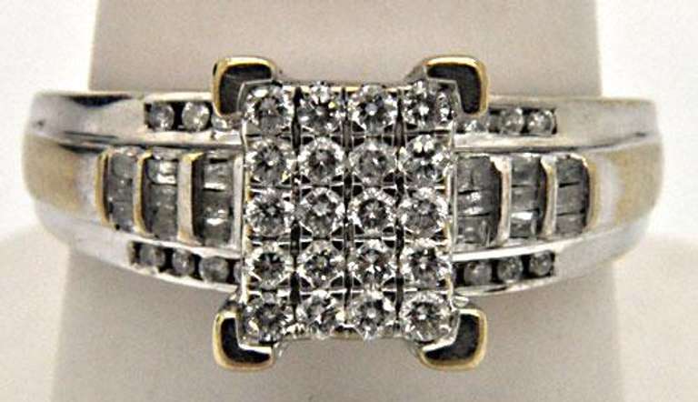 LADIES 14 KT WHITE GOLD DIAMOND RING.