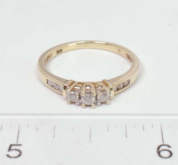 Sweet Diamond Engagement Ring in Yellow Gold
