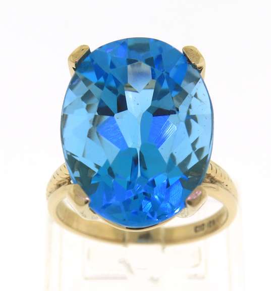 Fabulous Yellow Gold Oval Blue Topaz Ring