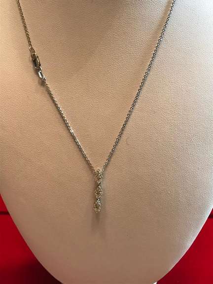 14K WHITE GOLD CHAIN WITH DIAMOND PENDANT