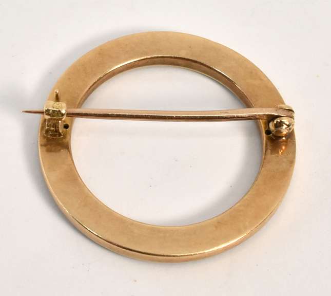Sweet 14k & Enamel Circle Brooch