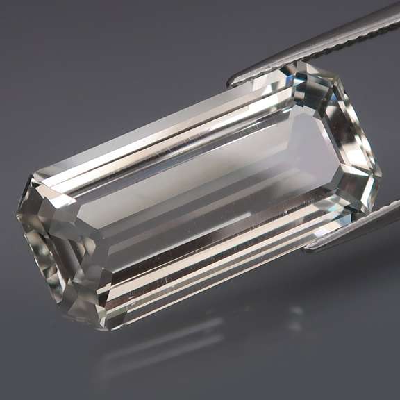 Dazzling 20.41ct diamond white Topaz