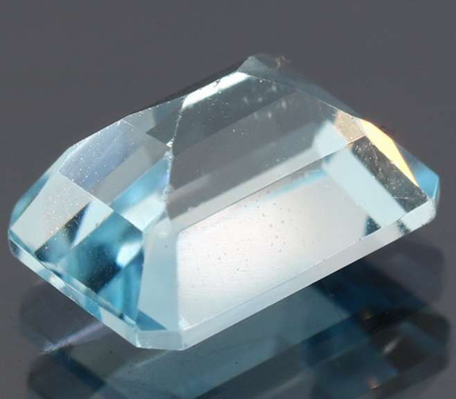 Beautiful 6ct emerald cut Topaz