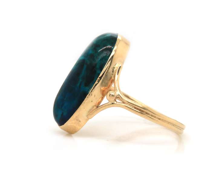 Gorgeous Oval Green Stone Yellow Gold Ring