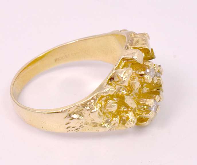 Luxurius 14K Gold Nugget Ring Feat 3 Prong-Set Round Cut Diamonds