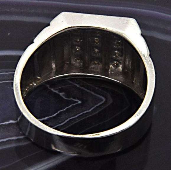 MEN'S 14 KT WHITE GOLD DIAMOND RING.