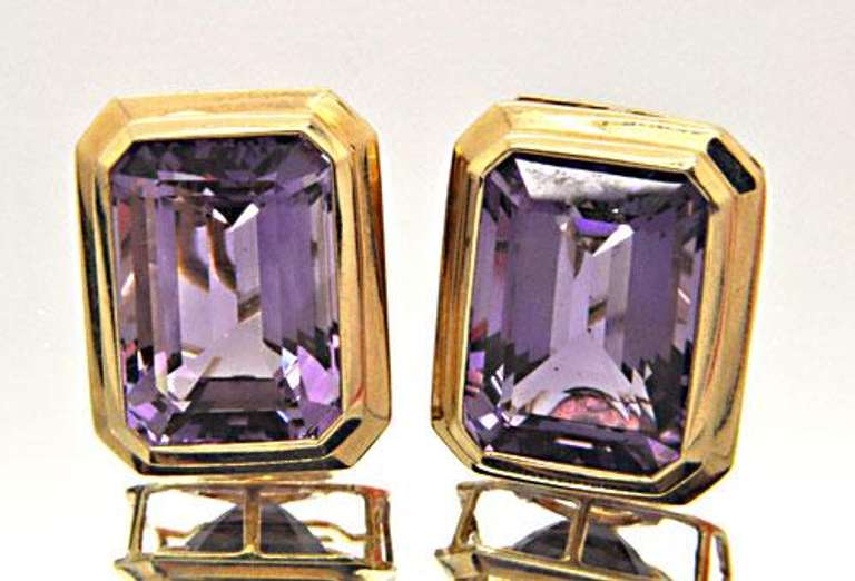 14 KT YELLOW GOLD AMETHYST EARRINGS.