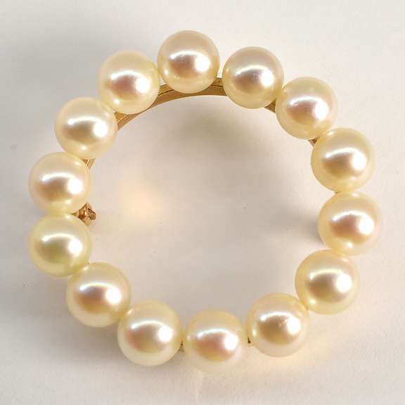 Vintage Pearl Circle Brooch