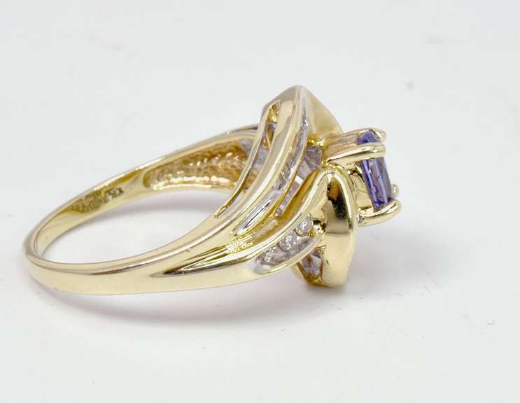 Tanzanite & Diamond Ring in Yellow Gold
