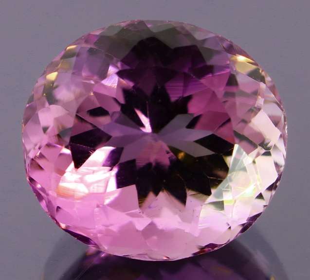 Elegant 11.96ct violet shifting untreated Amethyst