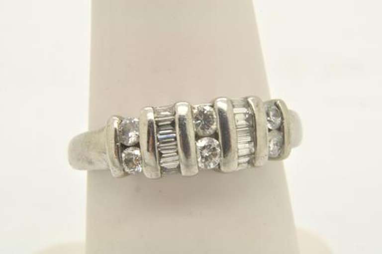 LADIES PLATINUM DIAMOND BAND