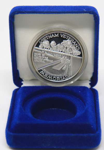 3 Silver Eagles in Boxes & Vietnam Vet Memorial Medallion