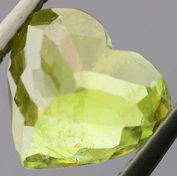 Lovely 3.04ct color shifting Russian Sphene