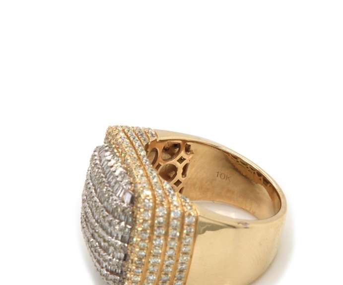 Unbelievable Baguette and Round Cut Diamond Ring