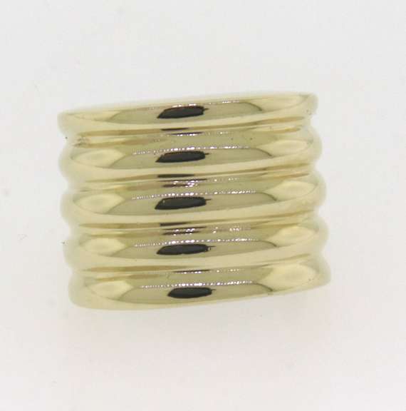 Charming Yellow Gold Wide Ribbed Gold Ring