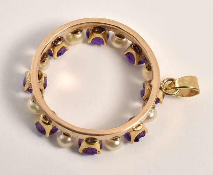 Pretty Amethyst & Pearl Circle Pendamt