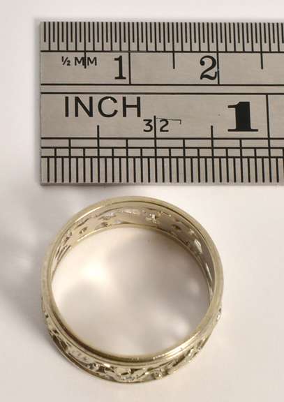 Vintage Pierced Floral White Gold Band