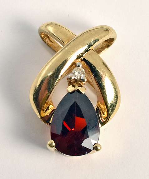 Lively Garnet Pendant/Slider