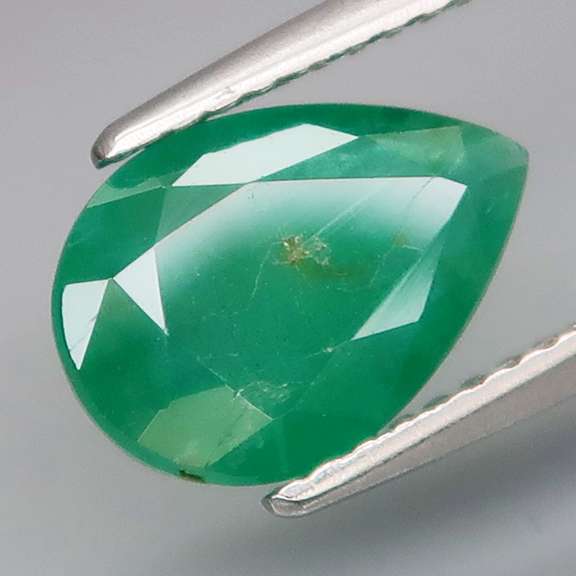 Fantastic color! 2.06ct rich green Colombian Emerald