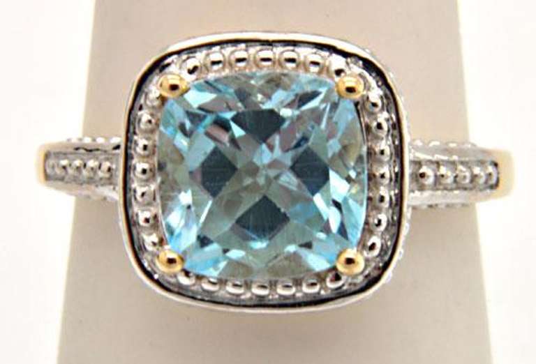 LADIES 10KT YELLOW GOLD BLUE TOPZ RING.