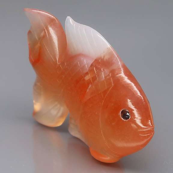 Gorgeous 57.62ct bi-color Agate carving