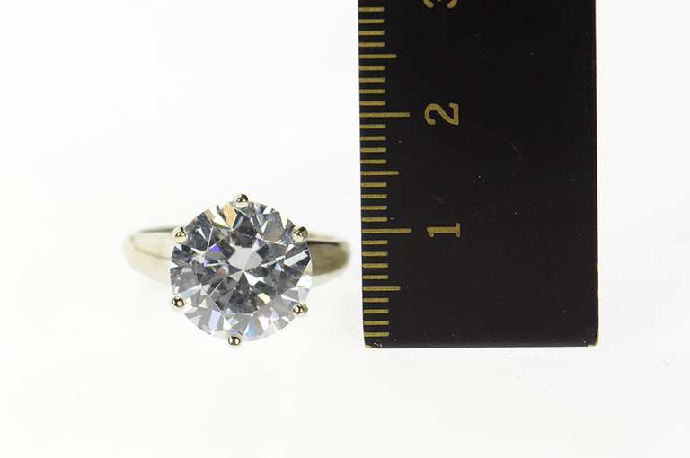 10K White Gold Round Solitaire Classic Travel Engagement Ring