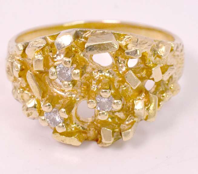 Luxurius 14K Gold Nugget Ring Feat 3 Prong-Set Round Cut Diamonds