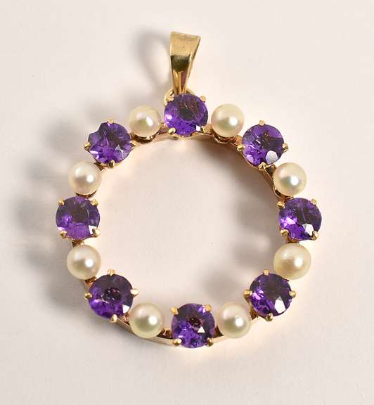 Pretty Amethyst & Pearl Circle Pendamt