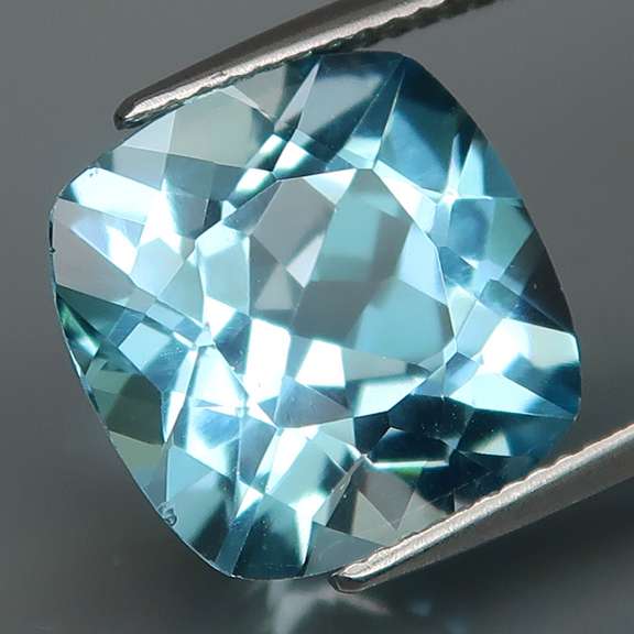 Gorgeous! 10.17ct high quality eye clean Swiss Blue Topaz