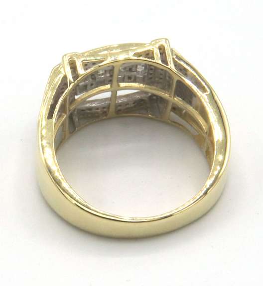 Graceful Yellow Gold Diamond Ring