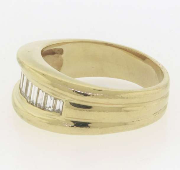 Charming Yellow Gold 1cts Diamond Men's Wedding Band